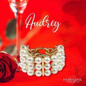 Park Lane Audrey Stretch High Polished Gold and Glass Pearl Bracelet